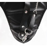 String en simili avec laisse