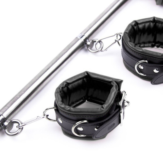 Kit Barre de maintien Collier et Menottes Simply Dom Noir